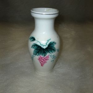 Adorable vintage miniature hand painted bud vase